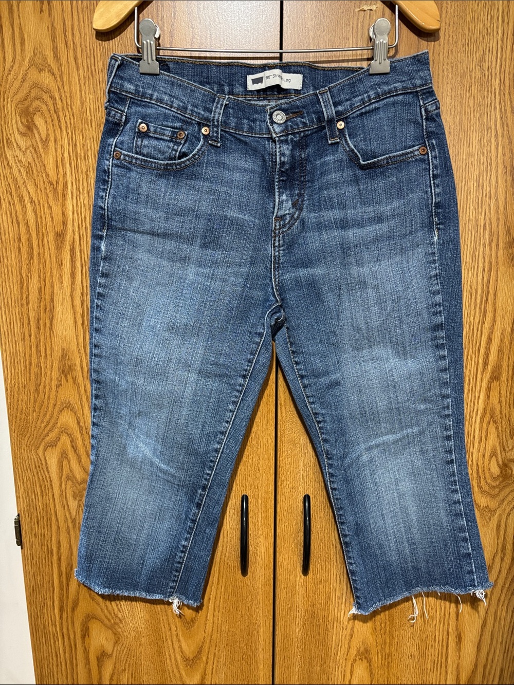 Levi's Women's Medium Blue Cropped Raw-Hem Jeans